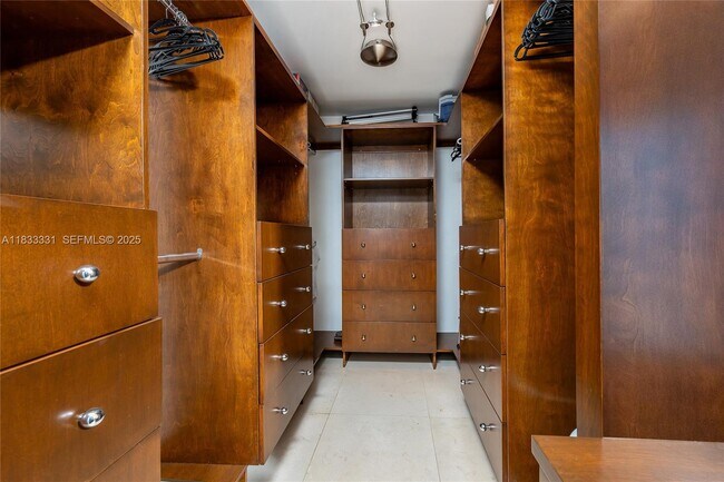 Building Photo - 613 Ocean Dr