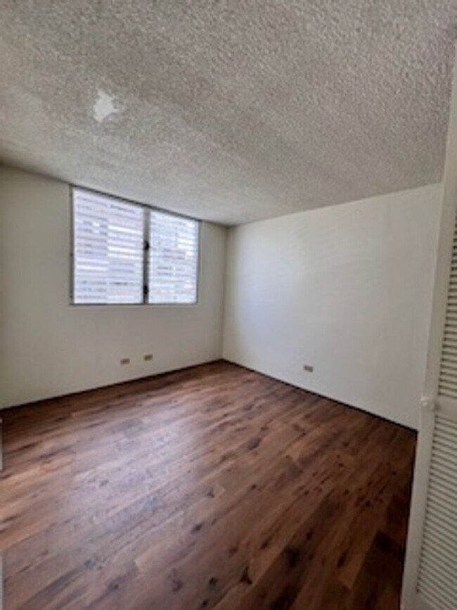 Building Photo - 2-Bedroom, 2-Bath Condo for Rent at Surfview