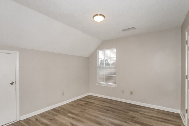 Building Photo - 4444 Shadow Ridge Dr