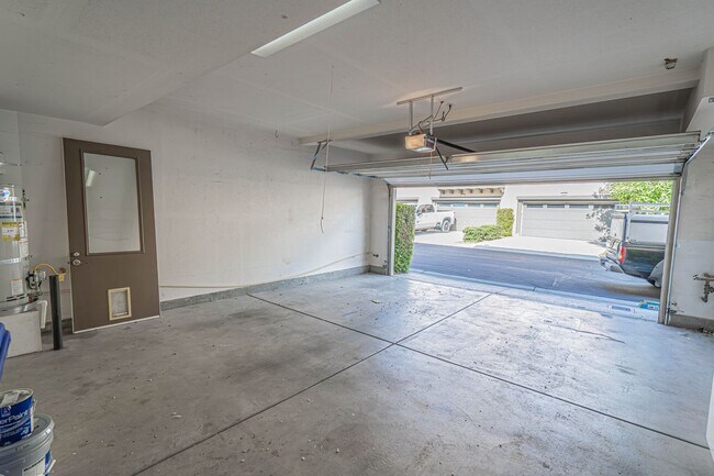 Building Photo - West Creek 3 Bedroom Townhome for Rent in ...