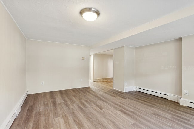 Building Photo - 3636 N Claremont Ave