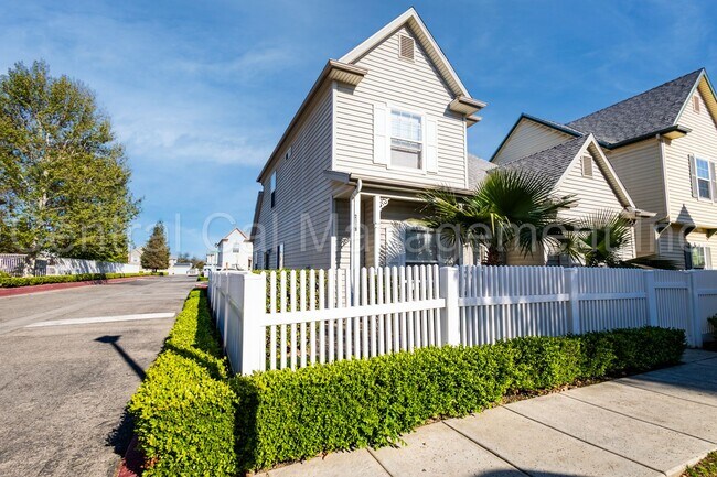 Primary Photo - 3 Bedroom/2 Bath Townhome in Mill Creek - ...