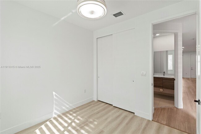 Building Photo - 10441 NW 66th St