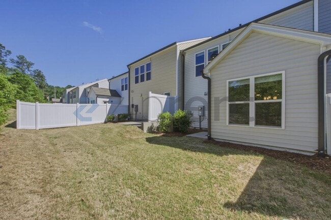 Building Photo - 1015 Badlands St