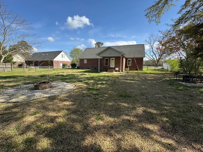 Building Photo - 5870 McDonald Rd