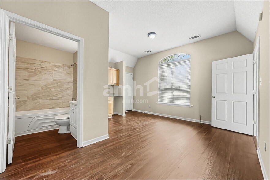 Building Photo - 6646 Raner Cv