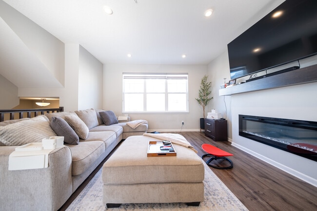 Building Photo - 21860 136th Wy