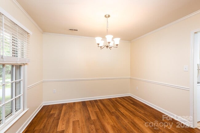 Building Photo - 901 Winter Wood Dr