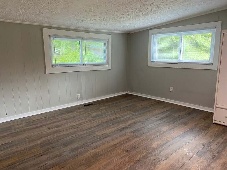 Bonus Room/Office - 302 Rose St
