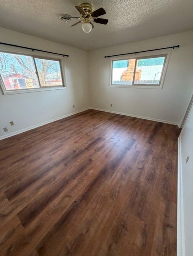 Building Photo - Beautiful 3 Bed 2 Bath House