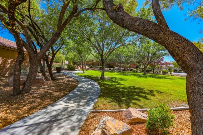 Building Photo - South Summerlin Single Story Pool And Spa Home