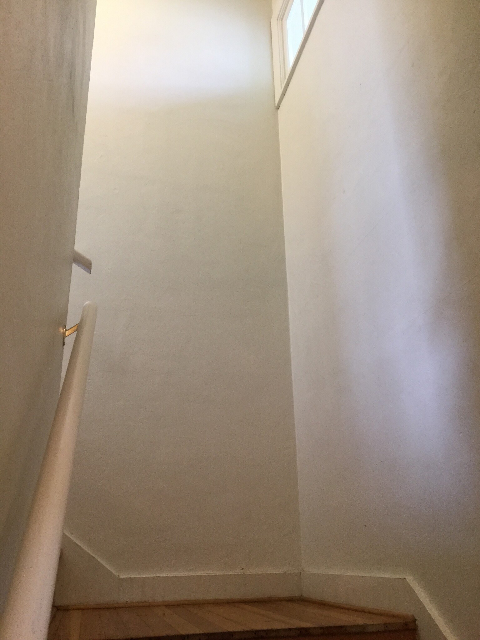 Building Photo - 1010 E 2nd St