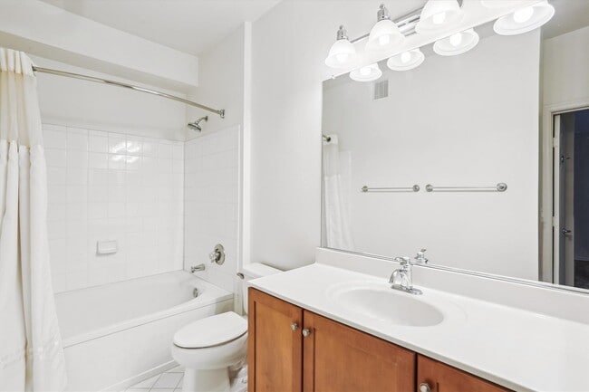 Building Photo - FRESH & READY! 2BD/2BA Next to METRO with ...