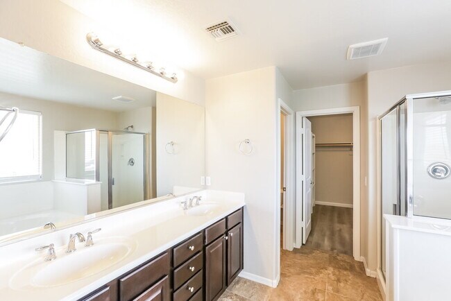 Building Photo - 3007 W La Salle St