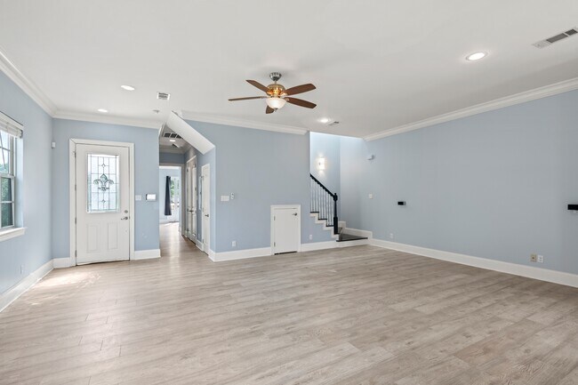 Building Photo - 5760 Warrington Dr