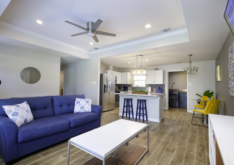 Building Photo - 350 Rasa Dr