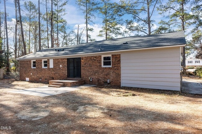 Building Photo - 329 S McPherson Church Rd