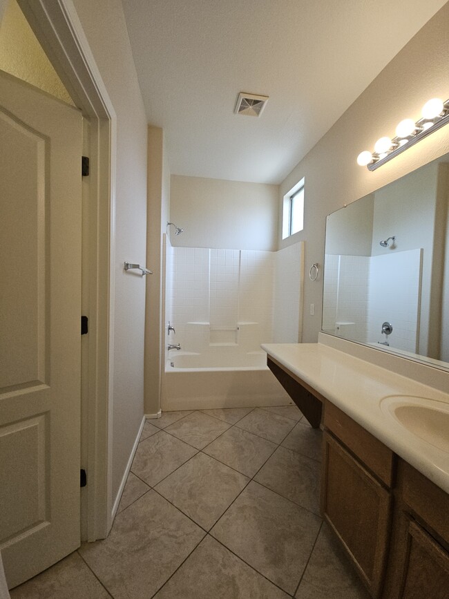 Building Photo - 3631 E Warbler Rd