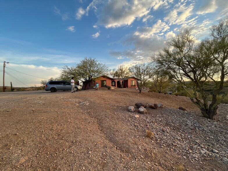 OUTDOORS VIEW 2 - 32731 W Jones Rd