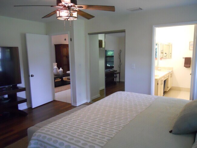 Building Photo - 8199 Springlake Dr