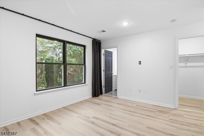 Building Photo - 67 S 13th St