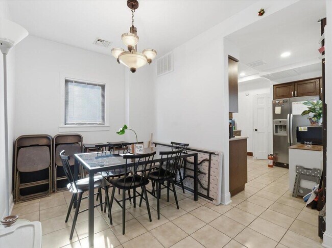 Building Photo - 207 19th St