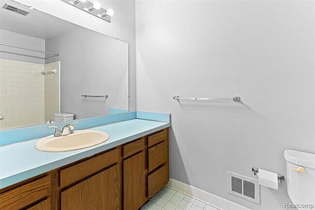 Building Photo - 3374 Burbank Dr