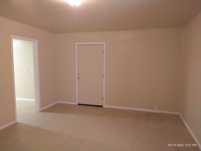 Building Photo - 359 Waxwood Ln