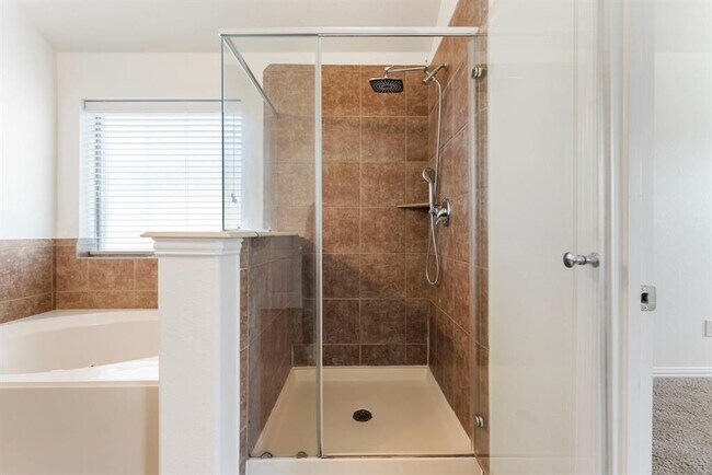 Building Photo - 28519 Lockeridge View Dr
