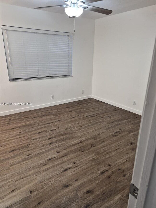 Building Photo - 116 NW 60th Ave