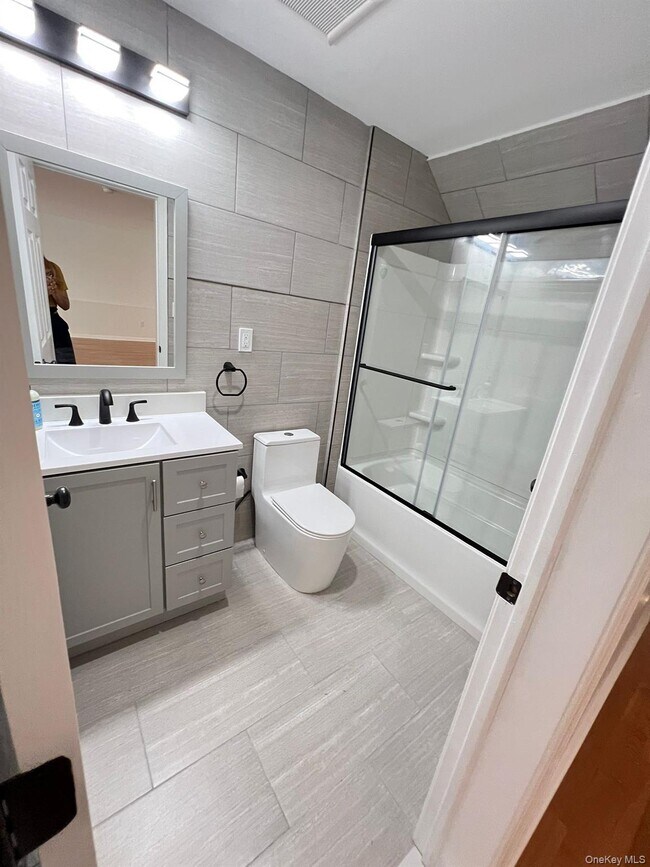 Building Photo - 50 Vineyard Ave