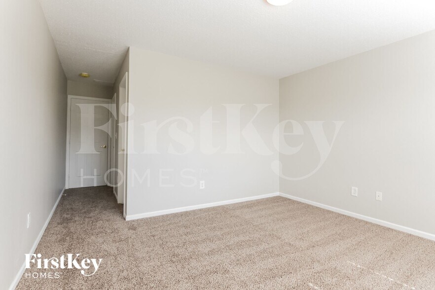 Building Photo - 7126 Parklake Pl