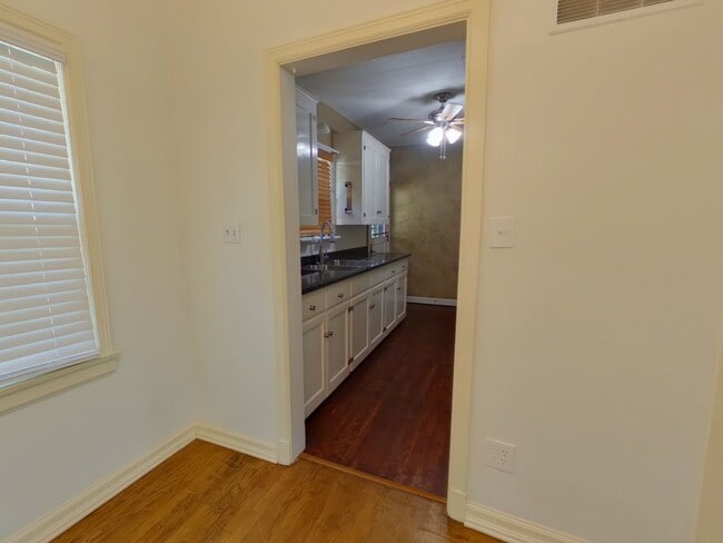 Building Photo - COLLEGE HILL RENTAL-122 South Glendale