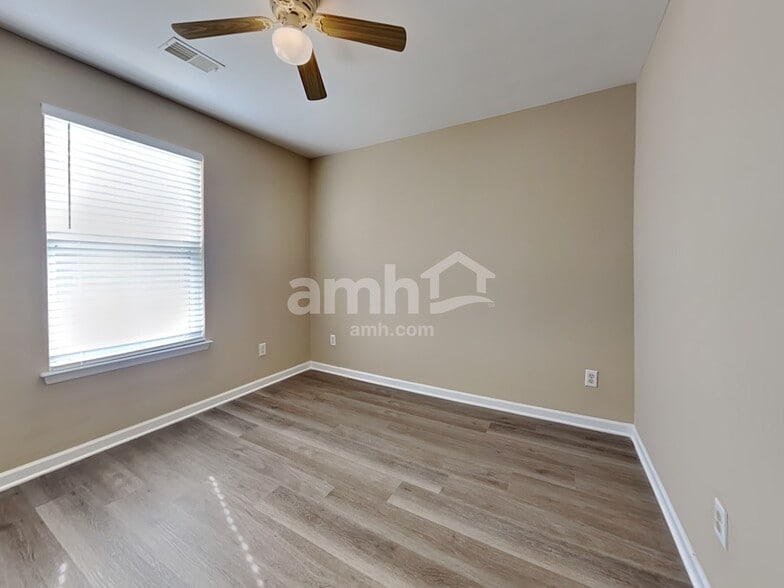 Building Photo - 250 Westbrooke Rd