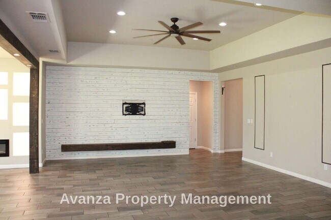 Building Photo - Home for Rent 4 Bed/2.5 Bath - 2,400 Sq Ft. Rent: $3,195/month Security Deposit: $3,295 Clovis Ea...