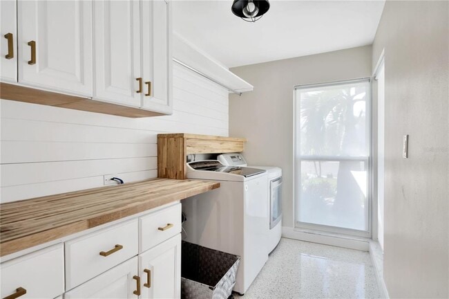 Building Photo - 807 Snug Island