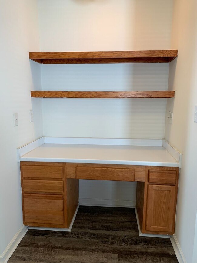 Building Photo - 1480SF 3BR 2BA