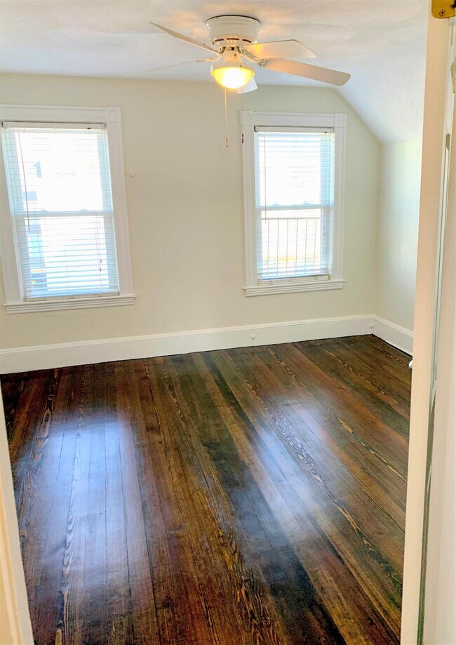 Building Photo - 98 Bristol Rd