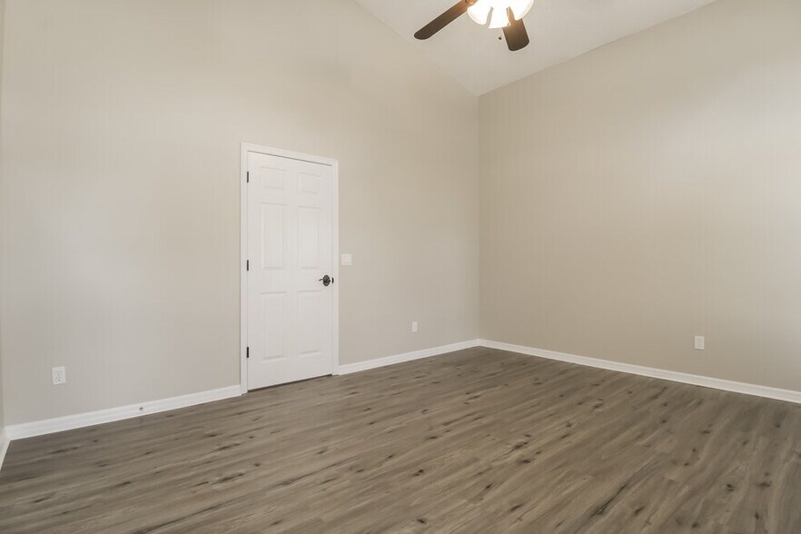 Building Photo - 10139 Rivers Trail Dr