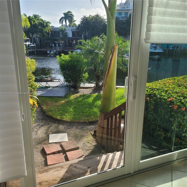 Building Photo - 180 Isle of Venice Dr