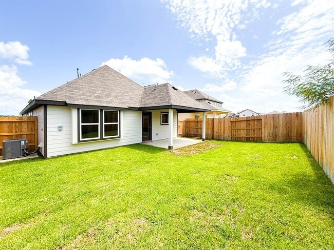 Building Photo - 40769 Mostyn Lake Dr