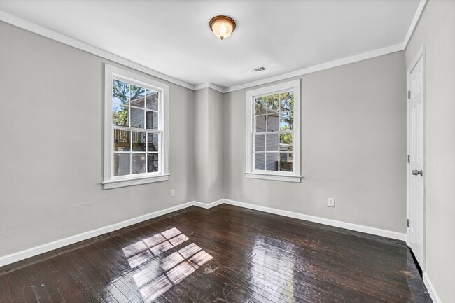 Building Photo - Charming 4BR Downtown Savannah Home with M...