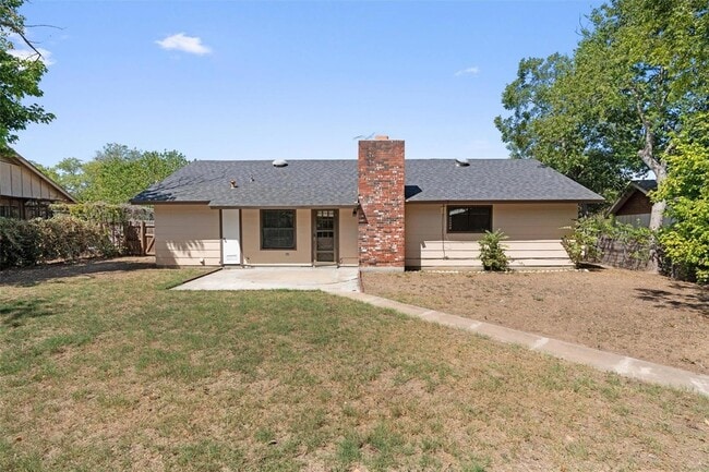 Building Photo - 325 Heartwood Dr