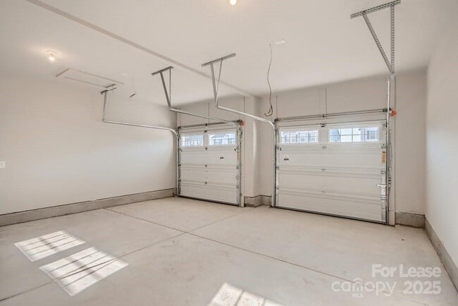 Building Photo - 170 Fairfield Dr