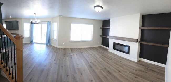 Building Photo - Spacious 4-Bedroom Home in Highly Sought-After Summerfield Community!