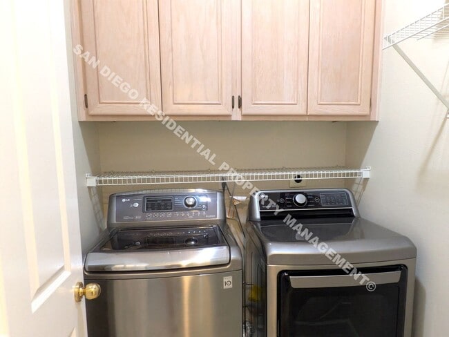 Building Photo - Gorgeous 4 Bedroom Home in Desirable Carme...