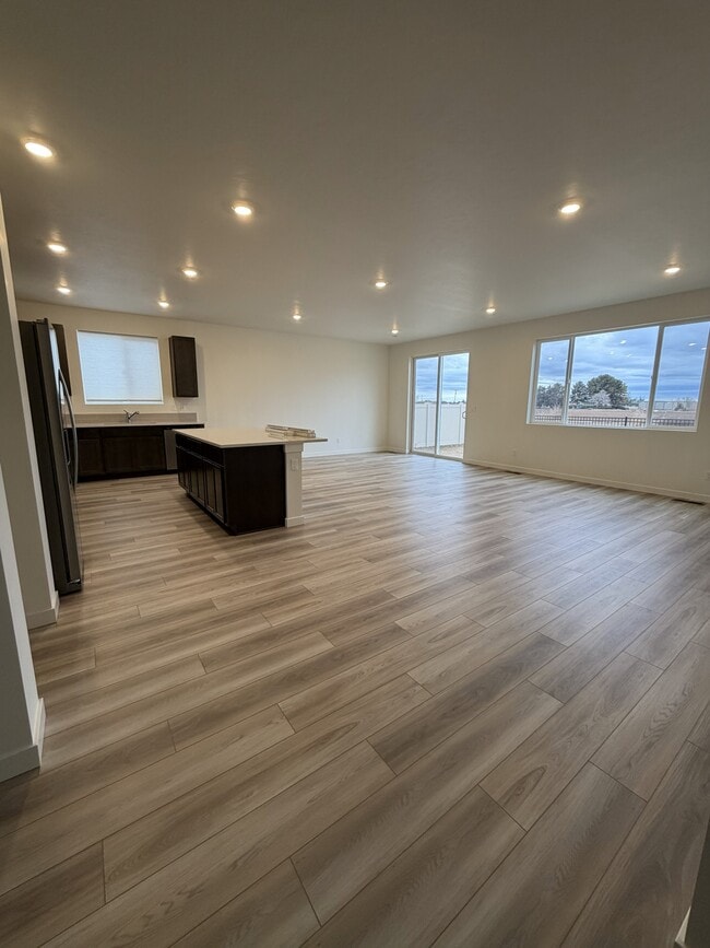 Building Photo - 7898 E Hilton Head St