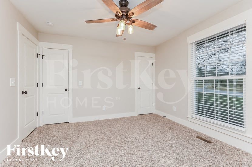 Building Photo - 208 Beech Dr