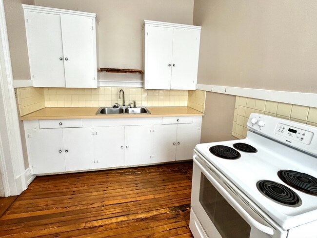 Interior Photo - Washington Street
