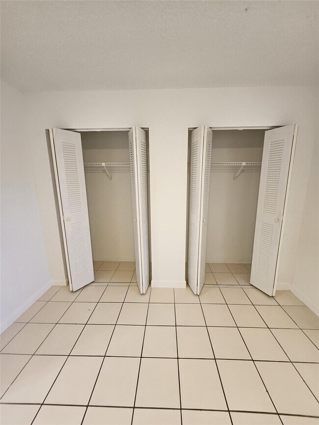 Building Photo - 1151 NE 17th Ct